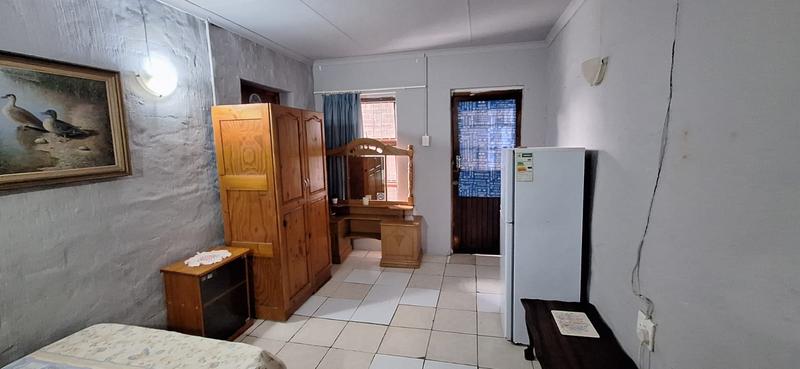To Let 1 Bedroom Property for Rent in Heiderand Western Cape